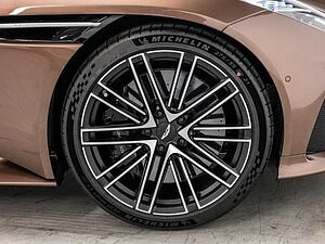 Aston Martin DB12 Magneto Bronze Carbon Bremse Bowers & Wilkins 