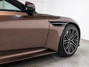 Aston Martin DB12 Magneto Bronze Carbon Bremse Bowers & Wilkins 