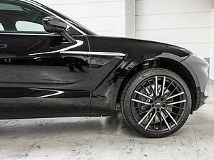 Aston Martin DBX Jet Black Sonderleasing 