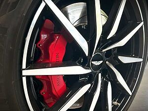 Aston Martin DB11 V8 Coupe Onyx Black Pure Black Carbon Twill 