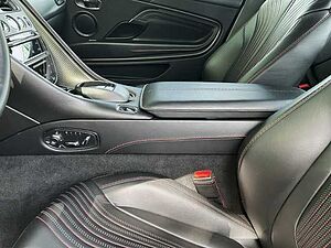 Aston Martin DB11 V8 Coupe Onyx Black Pure Black Carbon Twill 