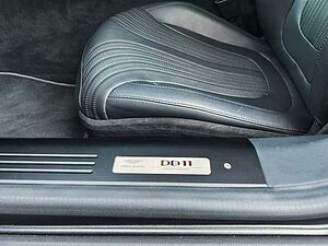 Aston Martin DB11 V8 Coupe Magnetic Silver Onyx Black Carbon Twill 