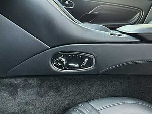 Aston Martin DB11 V8 Coupe Magnetic Silver Onyx Black Carbon Twill 