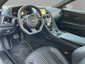 Aston Martin DB11 V8 Coupe Magnetic Silver Onyx Black Carbon Twill 