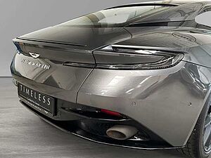 Aston Martin DB11 V8 Coupe Magnetic Silver Onyx Black Carbon Twill 