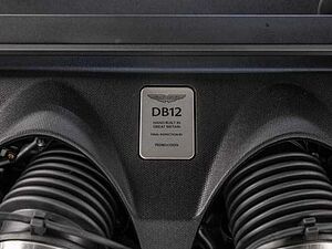 Aston Martin DB12 Oberon Black Carbonbremse Interieur Duotone 