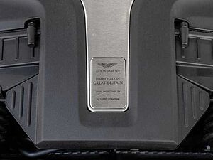 Aston Martin DBX 707 Apex Grey Onyx Black