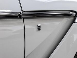 Aston Martin DBX 707 Apex Grey Onyx Black