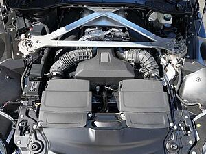 Aston Martin Vantage V8 Onyx Black / Ivory