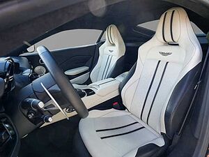 Aston Martin Vantage V8 Onyx Black / Ivory