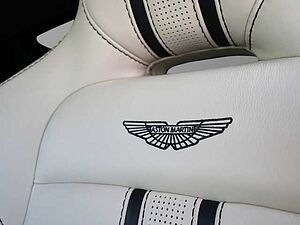 Aston Martin Vantage V8 Onyx Black / Ivory