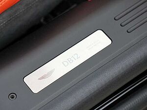 Aston Martin DB12 Volante Californian Poppy Carbonbremse  B&W