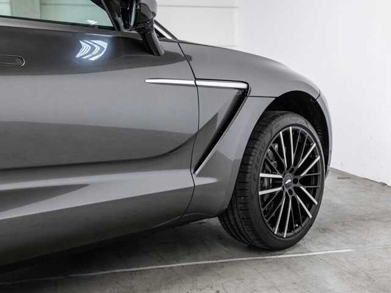 Aston Martin DBX Magnetic Silver Sonderleasing