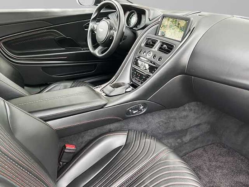 Aston Martin DB11 V8 Coupe Onyx Black Pure Black Carbon Twill