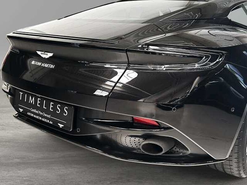 Aston Martin DB11 V8 Coupe Onyx Black Pure Black Carbon Twill