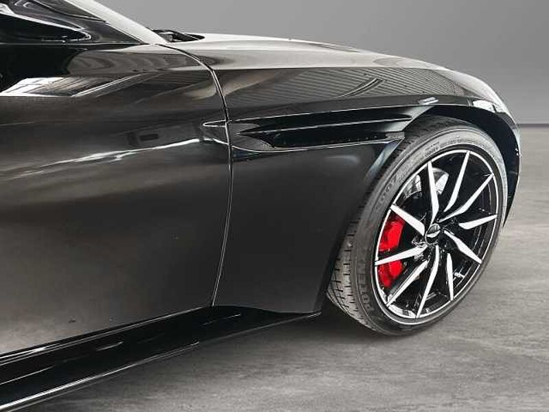 Aston Martin DB11 V8 Coupe Onyx Black Pure Black Carbon Twill
