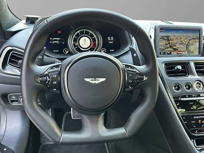 Aston Martin DB11 V8 Coupe Magnetic Silver Onyx Black Carbon Twill