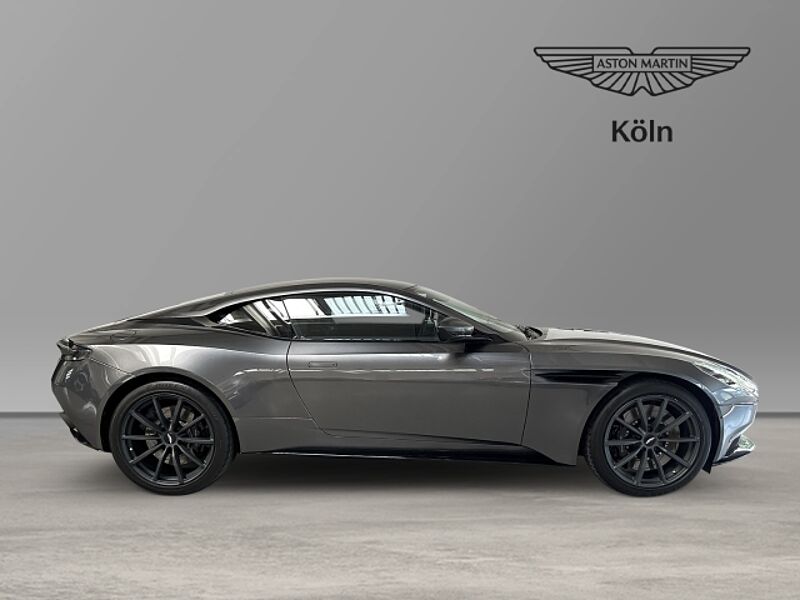 Aston Martin DB11 V8 Coupe Magnetic Silver Onyx Black Carbon Twill