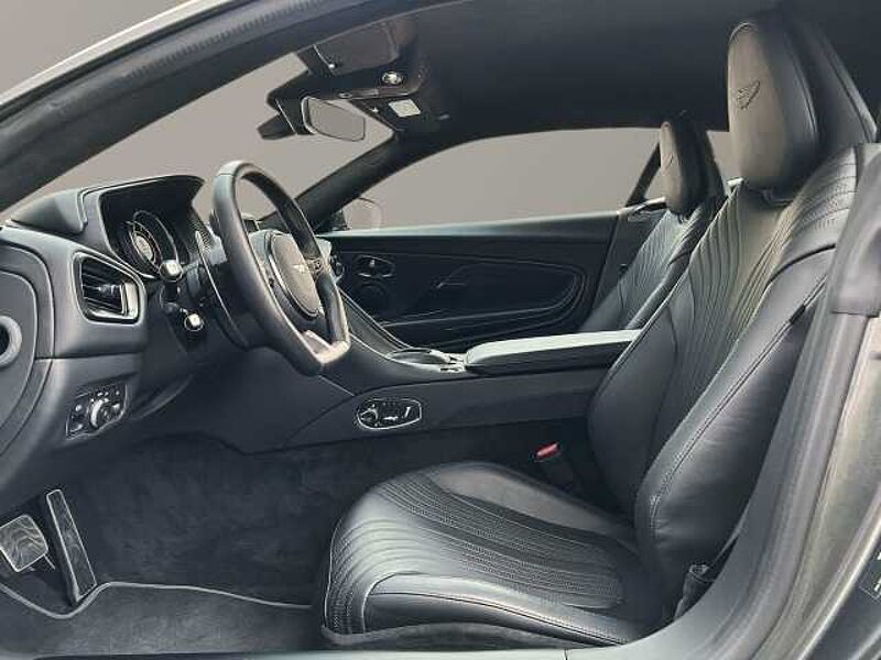 Aston Martin DB11 V8 Coupe Magnetic Silver Onyx Black Carbon Twill