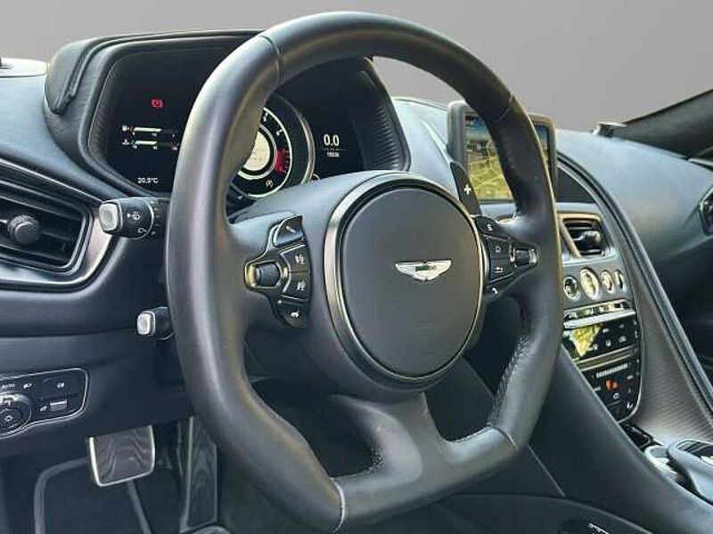 Aston Martin DB11 V8 Coupe Magnetic Silver Onyx Black Carbon Twill