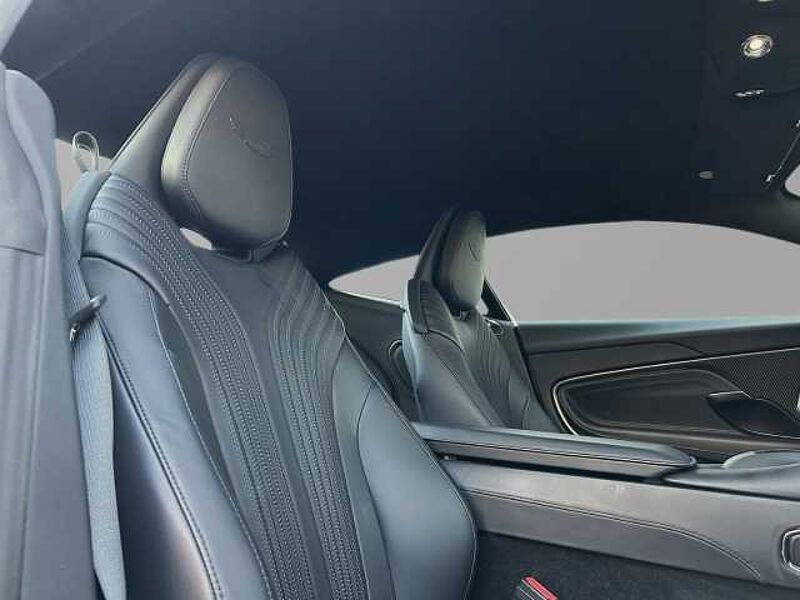Aston Martin DB11 V8 Coupe Magnetic Silver Onyx Black Carbon Twill