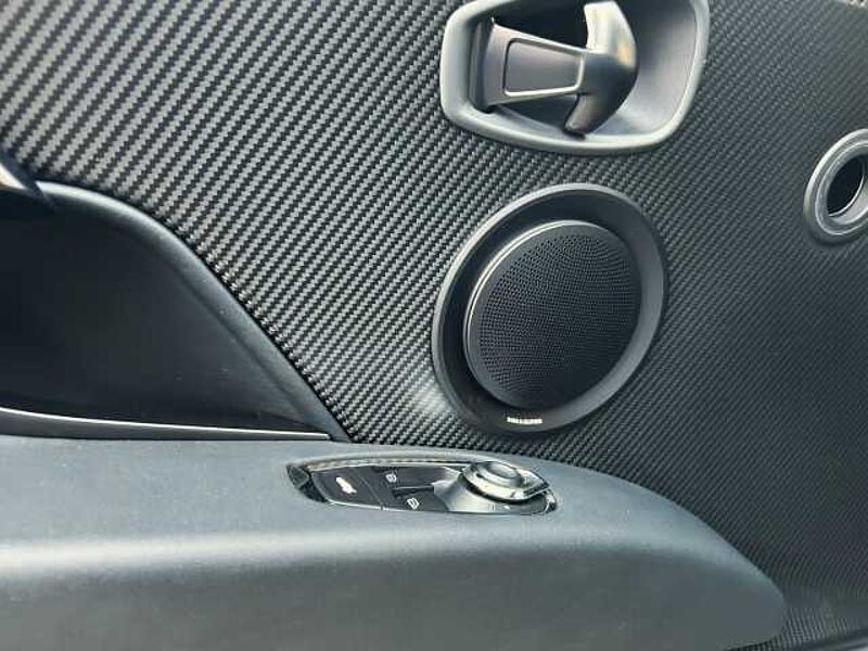 Aston Martin DB11 V8 Coupe Magnetic Silver Onyx Black Carbon Twill
