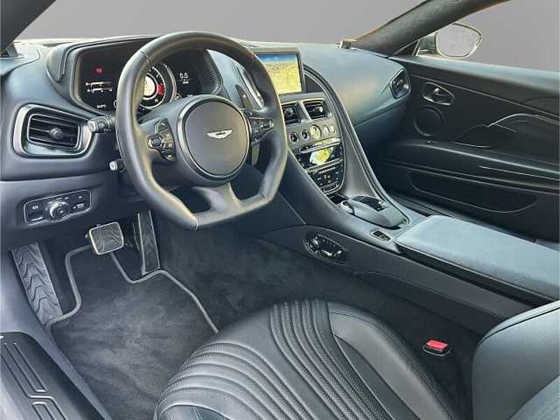 Aston Martin DB11 V8 Coupe Magnetic Silver Onyx Black Carbon Twill
