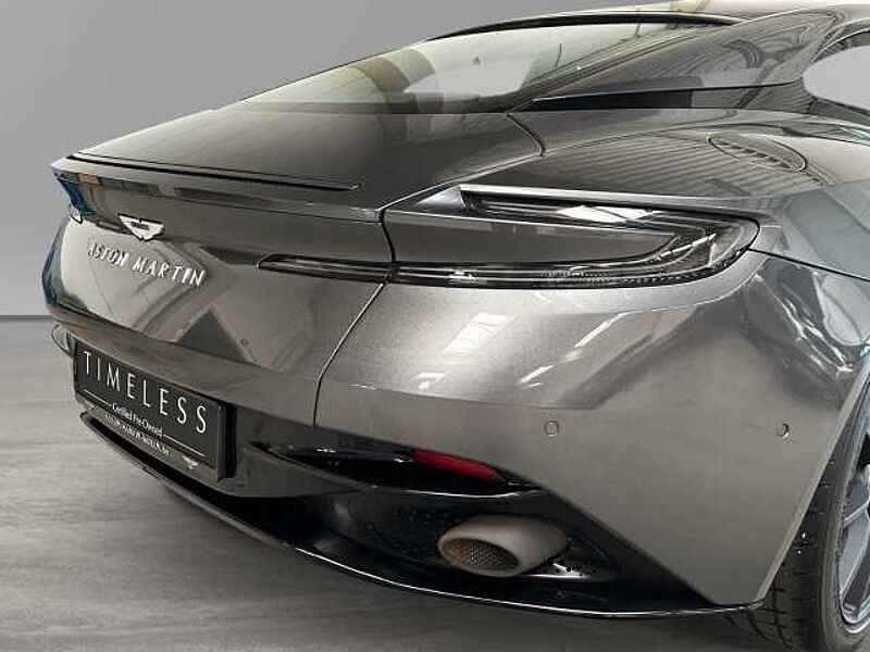 Aston Martin DB11 V8 Coupe Magnetic Silver Onyx Black Carbon Twill