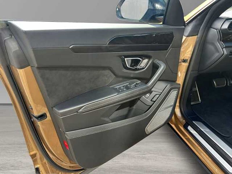 Lamborghini Urus Bronze Hypnos Bang & Olufsen