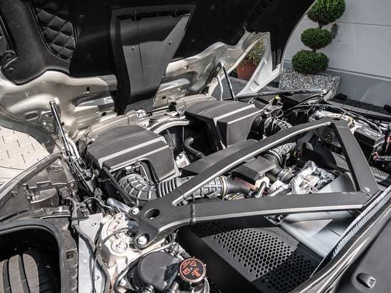 Aston Martin DB11 Coupe V8 Silver Birch Provenance