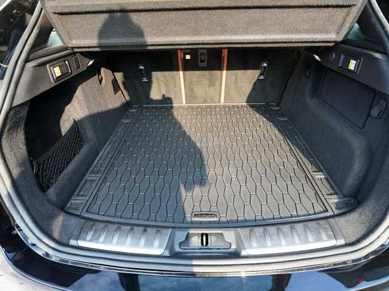 Jaguar F-Pace P550 AWD SVR 5,0 V8 Kompressor