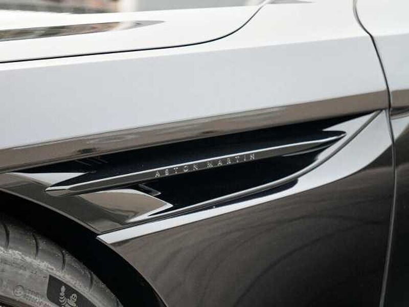 Aston Martin DB12 Volante Californian Poppy Carbonbremse  B&W